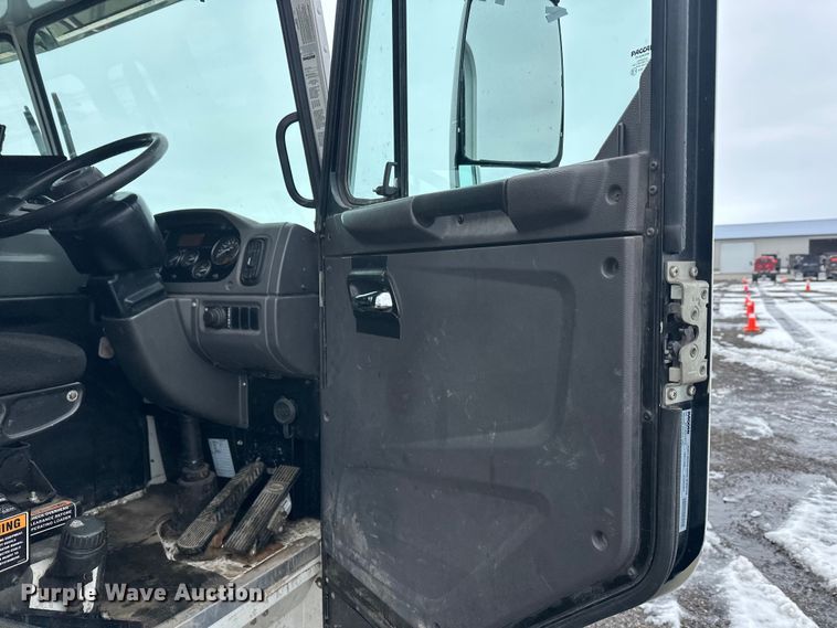 image for item FK0060 2020 Peterbilt 520 refuse truck