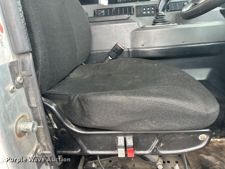 image for item FK0060 2020 Peterbilt 520 refuse truck