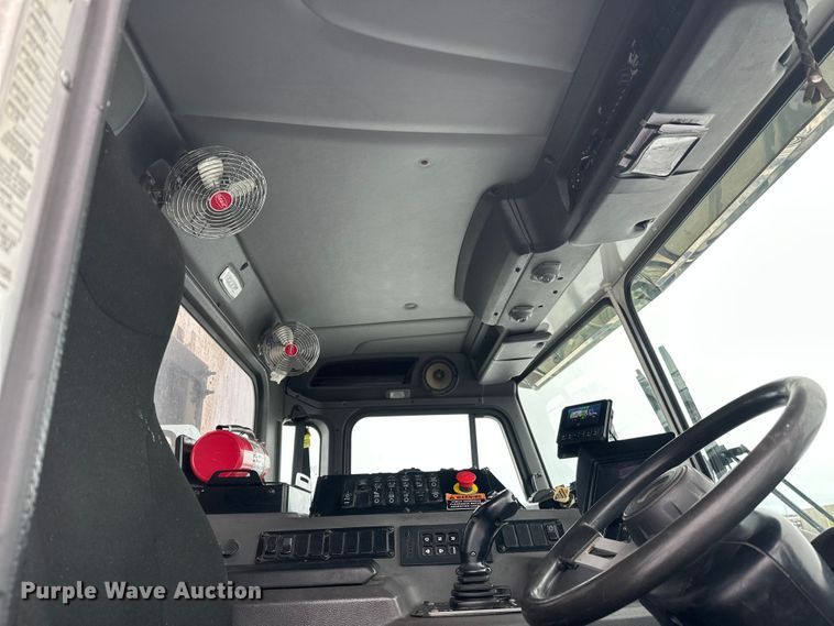 image for item FK0060 2020 Peterbilt 520 refuse truck