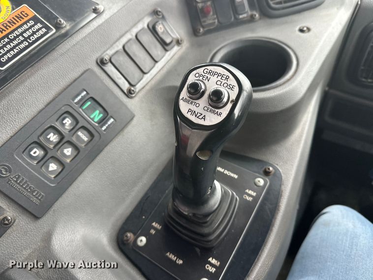 image for item FK0060 2020 Peterbilt 520 refuse truck