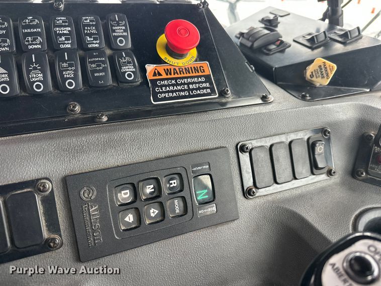 image for item FK0060 2020 Peterbilt 520 refuse truck