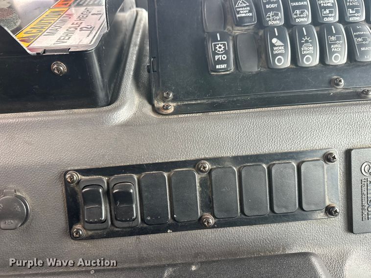 image for item FK0060 2020 Peterbilt 520 refuse truck