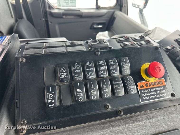 image for item FK0060 2020 Peterbilt 520 refuse truck