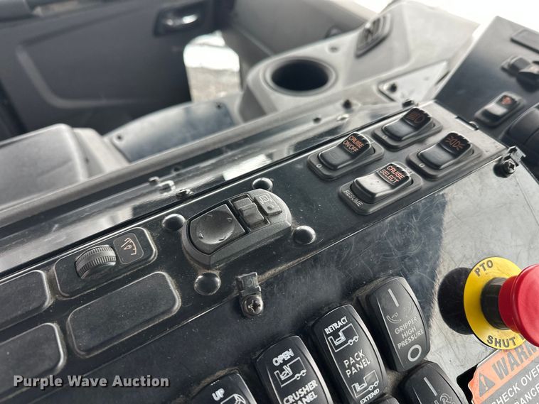 image for item FK0060 2020 Peterbilt 520 refuse truck