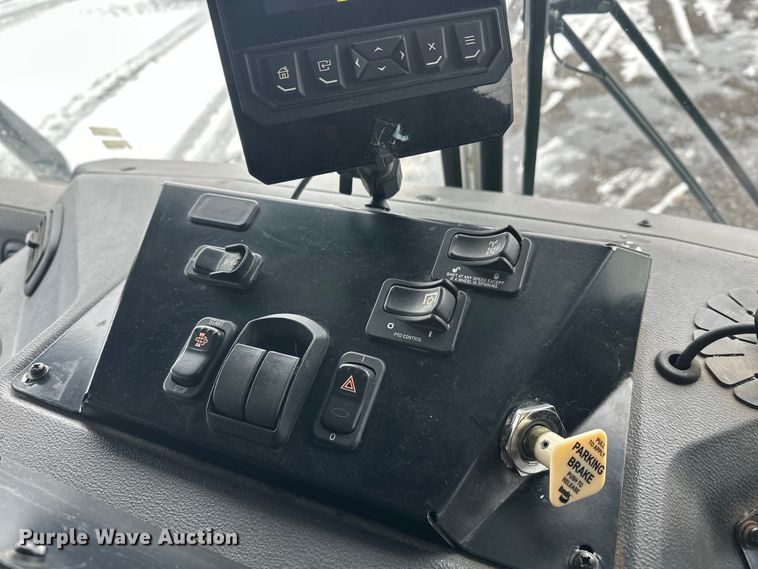 image for item FK0060 2020 Peterbilt 520 refuse truck