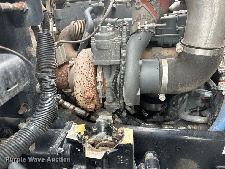 image for item FK0060 2020 Peterbilt 520 refuse truck