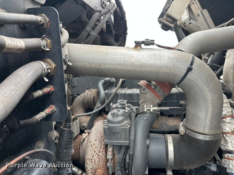 image for item FK0060 2020 Peterbilt 520 refuse truck