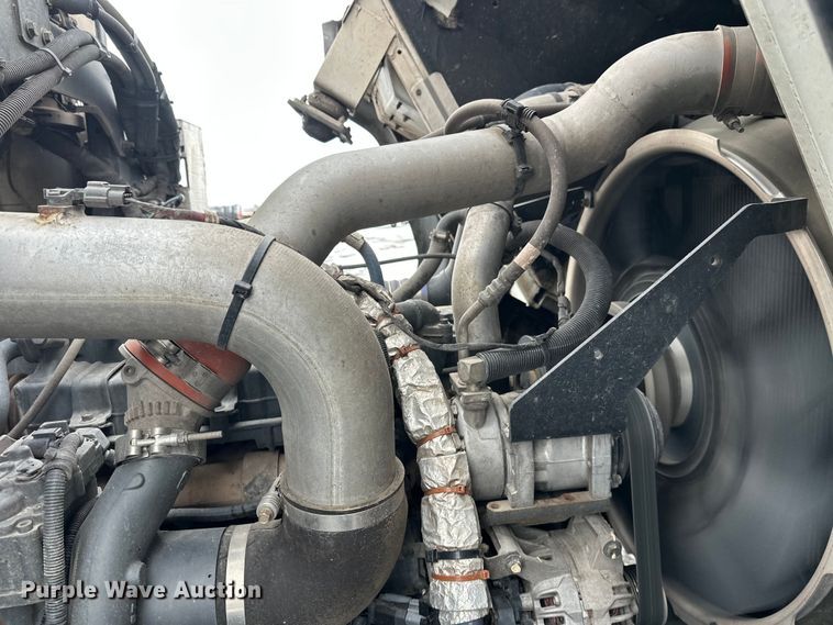 image for item FK0060 2020 Peterbilt 520 refuse truck