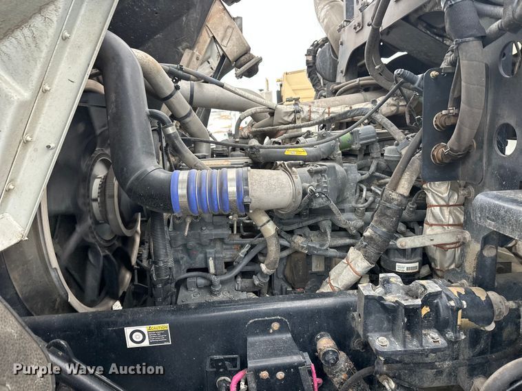 image for item FK0060 2020 Peterbilt 520 refuse truck