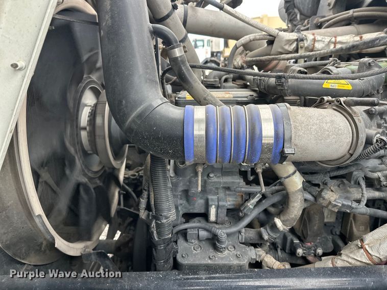 image for item FK0060 2020 Peterbilt 520 refuse truck