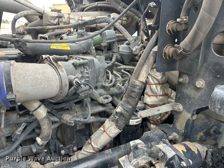 image for item FK0060 2020 Peterbilt 520 refuse truck