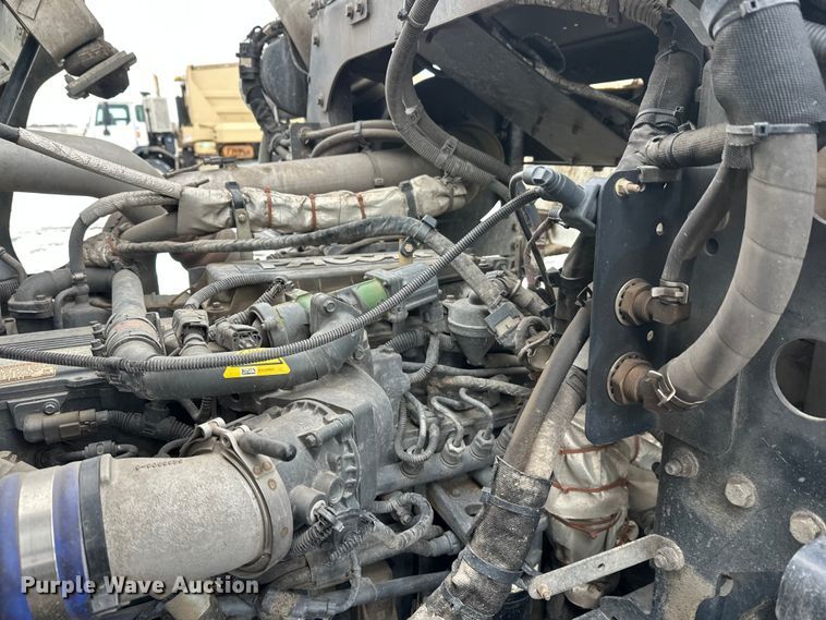 image for item FK0060 2020 Peterbilt 520 refuse truck