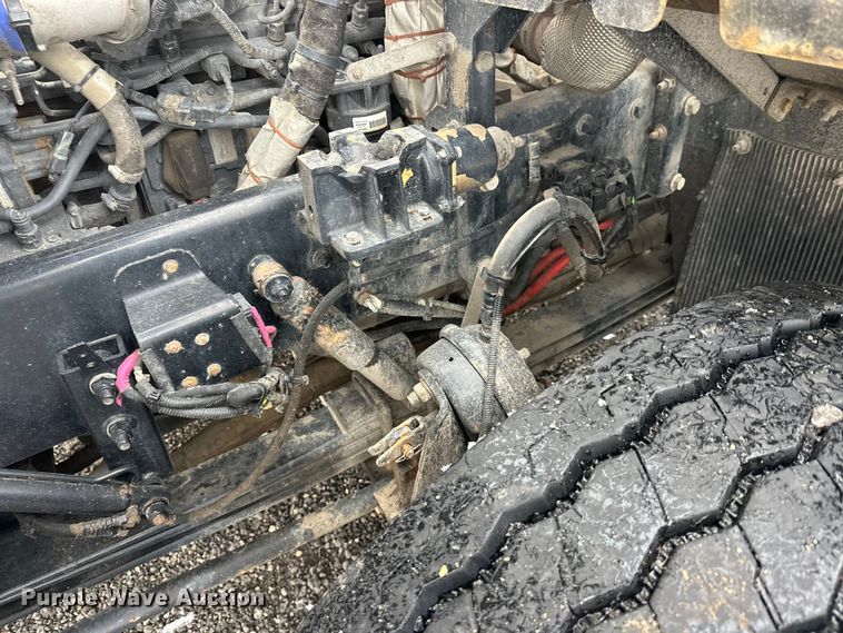 image for item FK0060 2020 Peterbilt 520 refuse truck