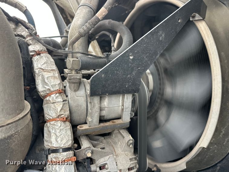 image for item FK0060 2020 Peterbilt 520 refuse truck