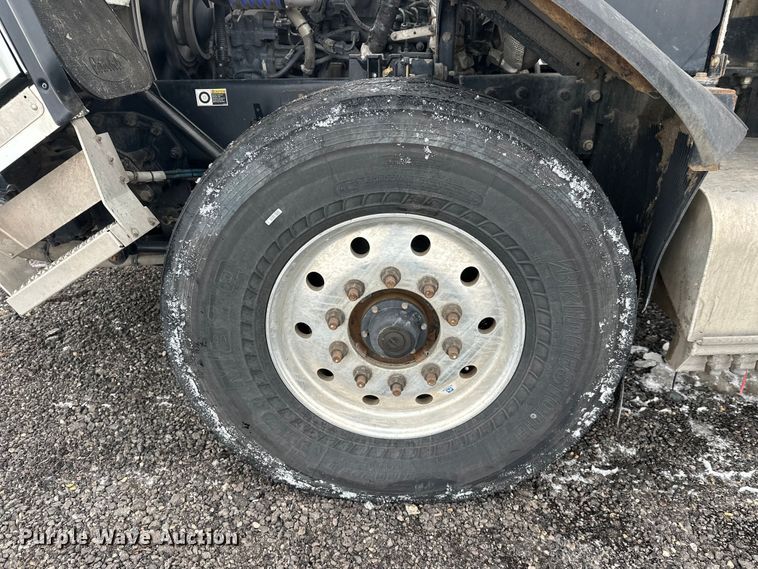 image for item FK0060 2020 Peterbilt 520 refuse truck