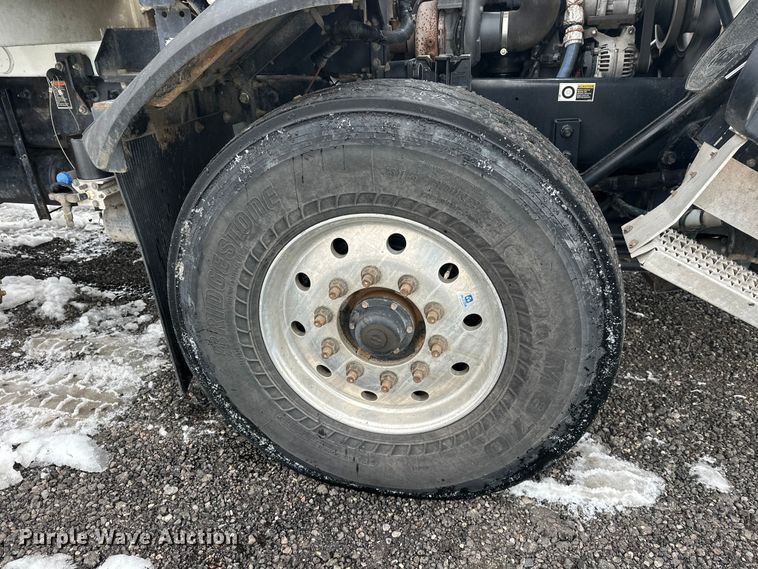 image for item FK0060 2020 Peterbilt 520 refuse truck