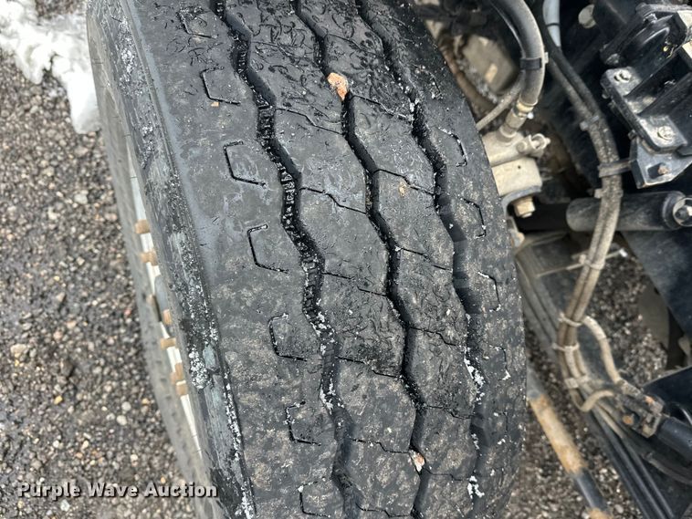 image for item FK0060 2020 Peterbilt 520 refuse truck