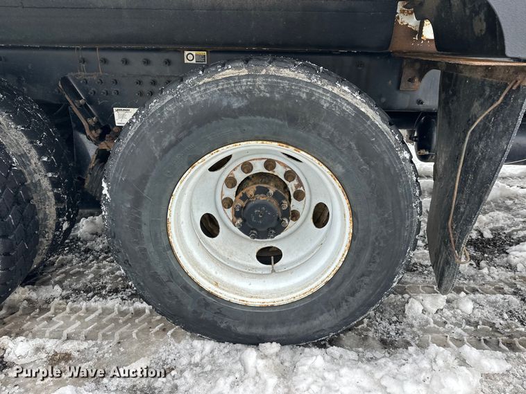 image for item FK0060 2020 Peterbilt 520 refuse truck