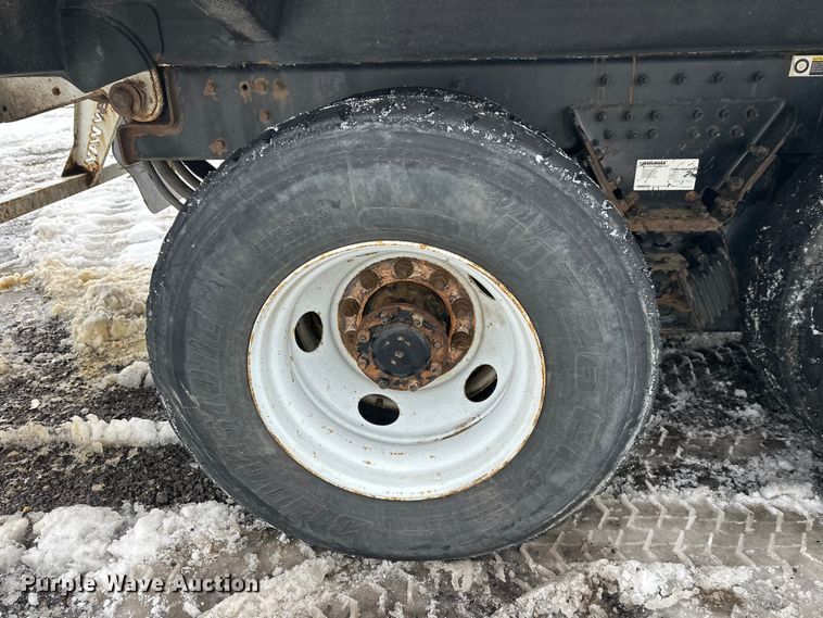 image for item FK0060 2020 Peterbilt 520 refuse truck