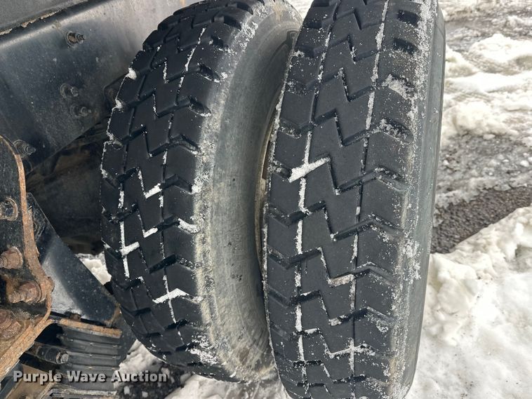 image for item FK0060 2020 Peterbilt 520 refuse truck