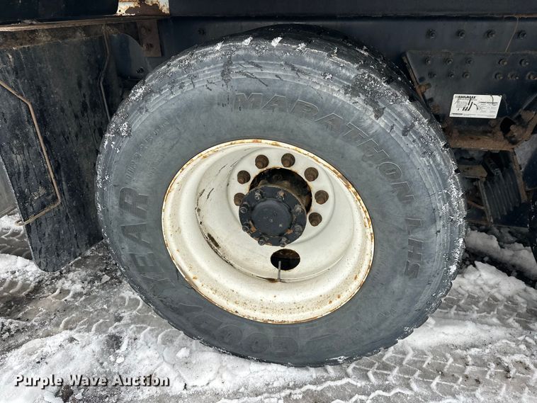 image for item FK0060 2020 Peterbilt 520 refuse truck