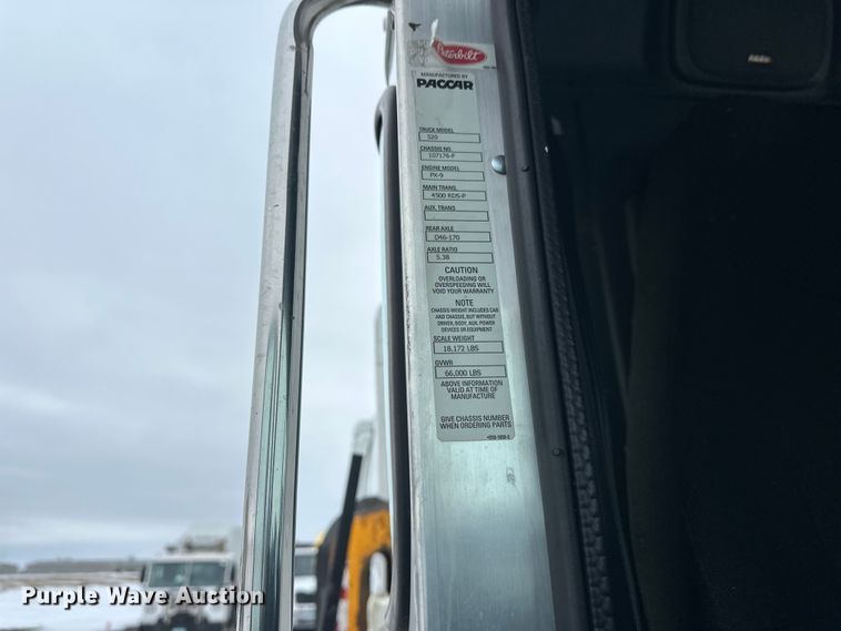 image for item FK0060 2020 Peterbilt 520 refuse truck