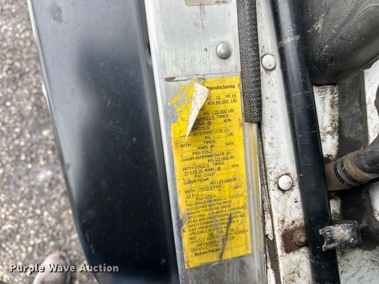 image for item FK0060 2020 Peterbilt 520 refuse truck