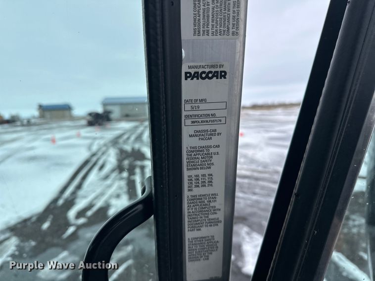 image for item FK0060 2020 Peterbilt 520 refuse truck