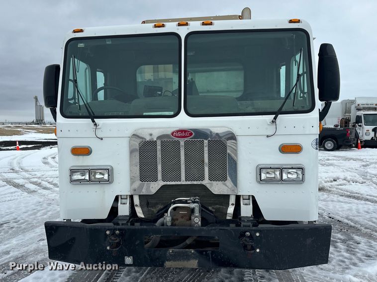 image for item FK0061 2017 Peterbilt PB320 refuse truck