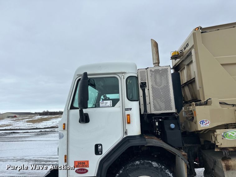 image for item FK0061 2017 Peterbilt PB320 refuse truck