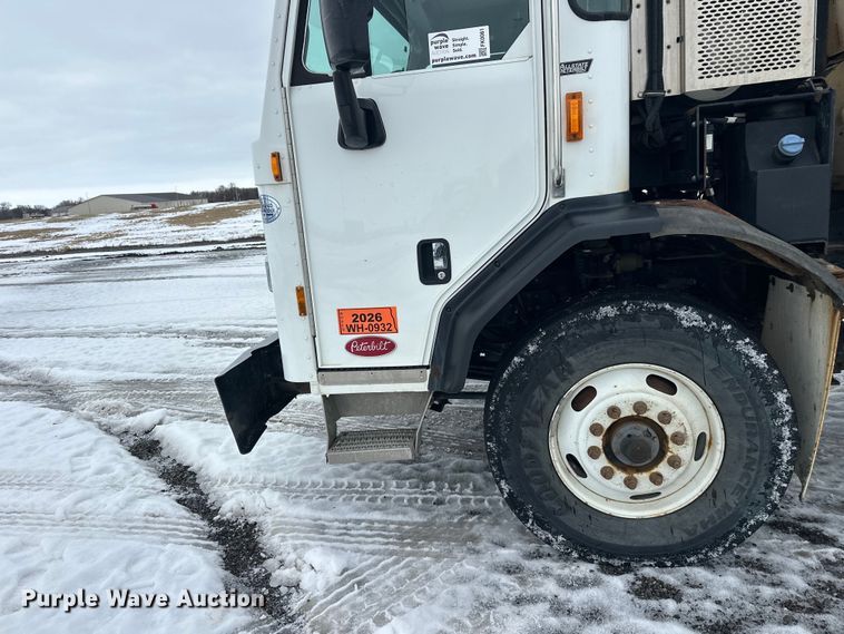 image for item FK0061 2017 Peterbilt PB320 refuse truck