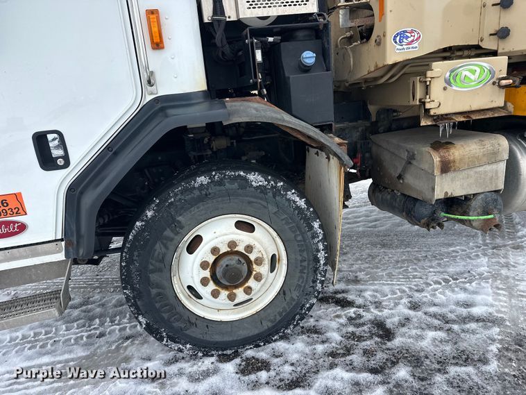 image for item FK0061 2017 Peterbilt PB320 refuse truck