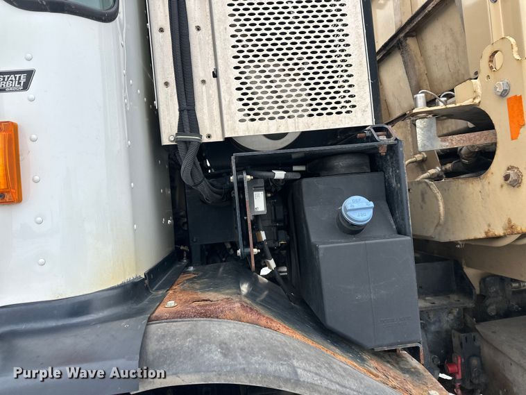 image for item FK0061 2017 Peterbilt PB320 refuse truck