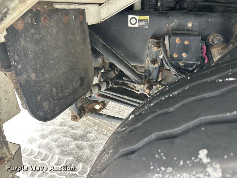 image for item FK0061 2017 Peterbilt PB320 refuse truck