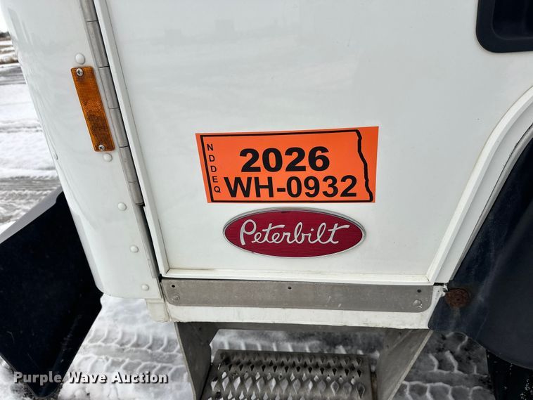 image for item FK0061 2017 Peterbilt PB320 refuse truck