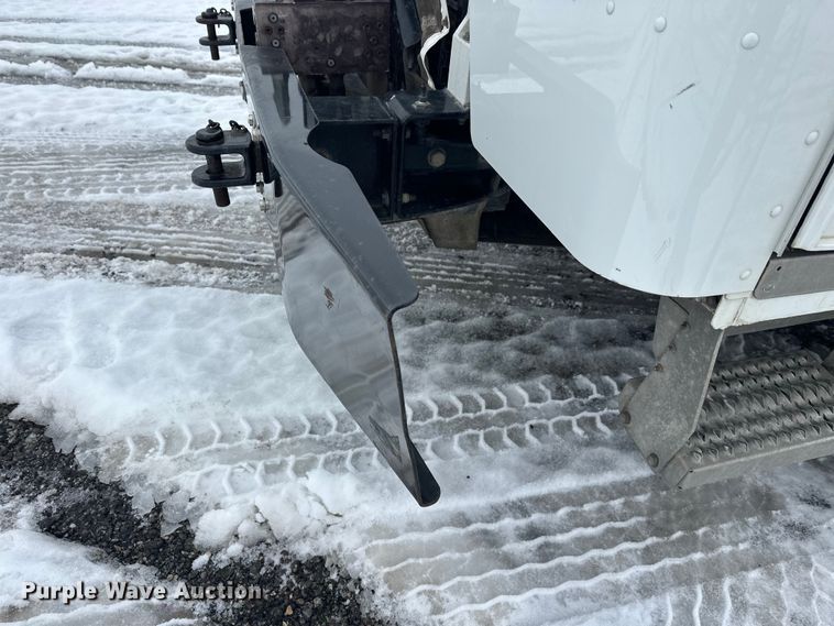 image for item FK0061 2017 Peterbilt PB320 refuse truck