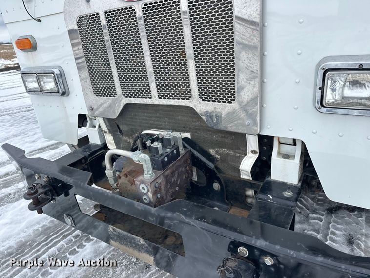 image for item FK0061 2017 Peterbilt PB320 refuse truck