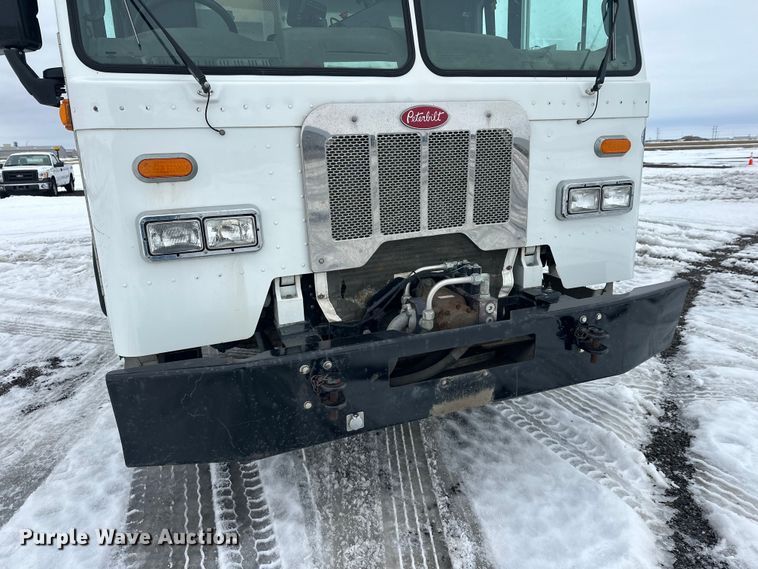 image for item FK0061 2017 Peterbilt PB320 refuse truck