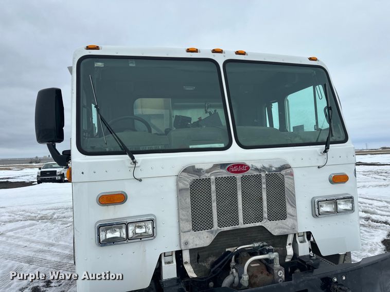 image for item FK0061 2017 Peterbilt PB320 refuse truck