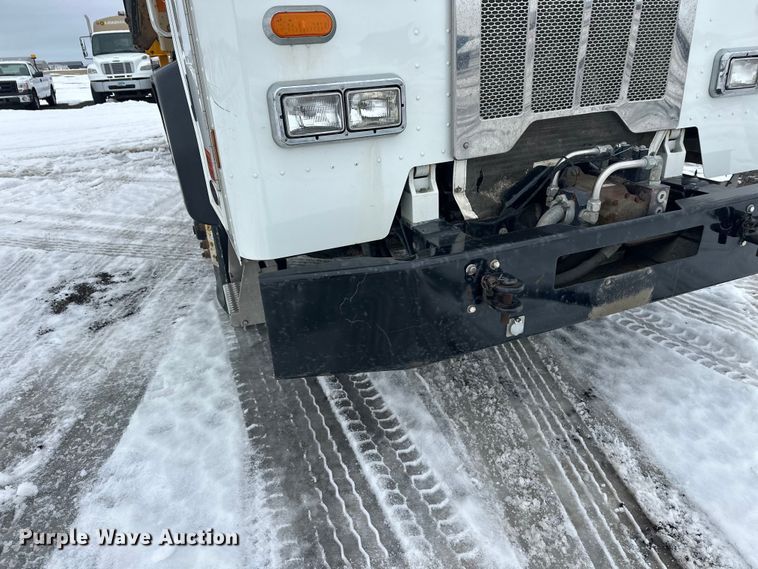 image for item FK0061 2017 Peterbilt PB320 refuse truck