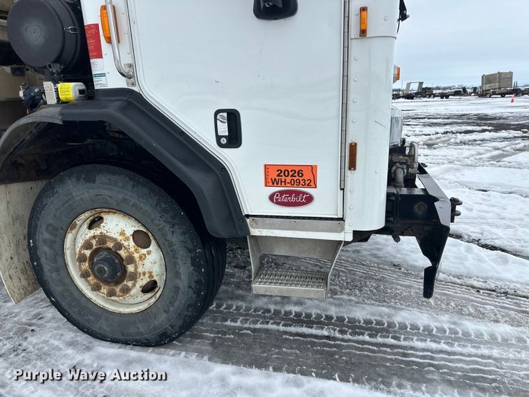 image for item FK0061 2017 Peterbilt PB320 refuse truck