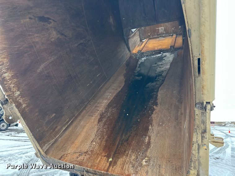 image for item FK0061 2017 Peterbilt PB320 refuse truck