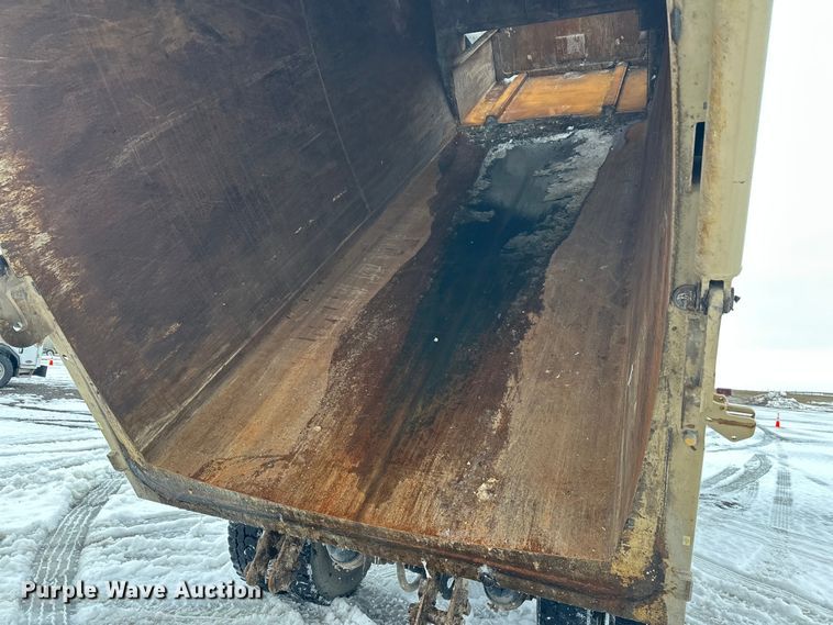 image for item FK0061 2017 Peterbilt PB320 refuse truck