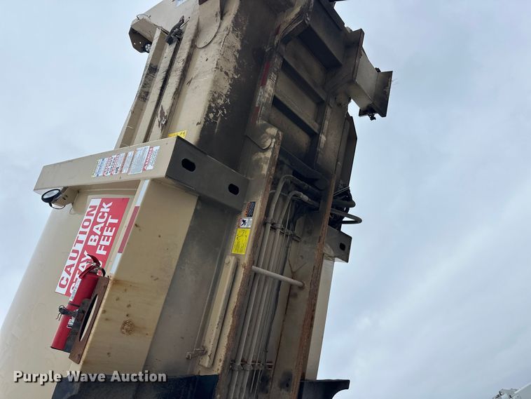 image for item FK0061 2017 Peterbilt PB320 refuse truck