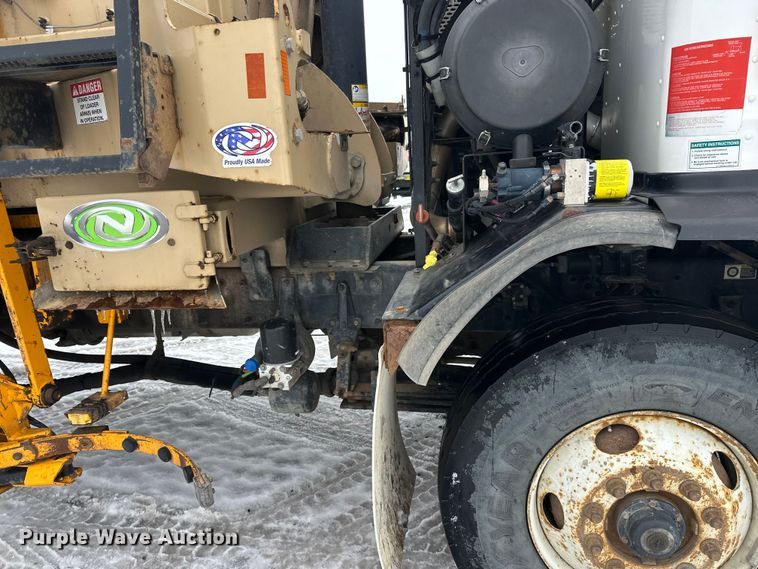 image for item FK0061 2017 Peterbilt PB320 refuse truck