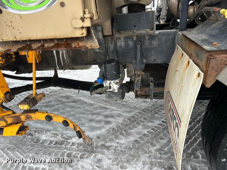 image for item FK0061 2017 Peterbilt PB320 refuse truck