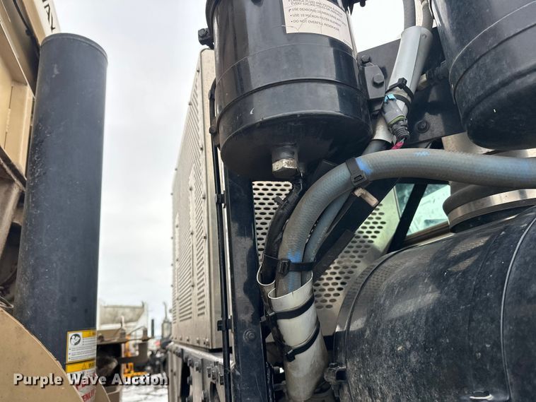 image for item FK0061 2017 Peterbilt PB320 refuse truck