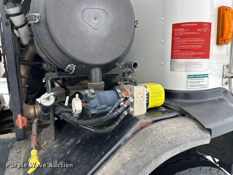 image for item FK0061 2017 Peterbilt PB320 refuse truck