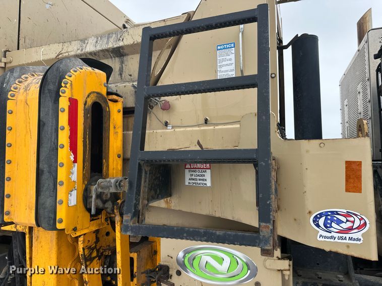 image for item FK0061 2017 Peterbilt PB320 refuse truck