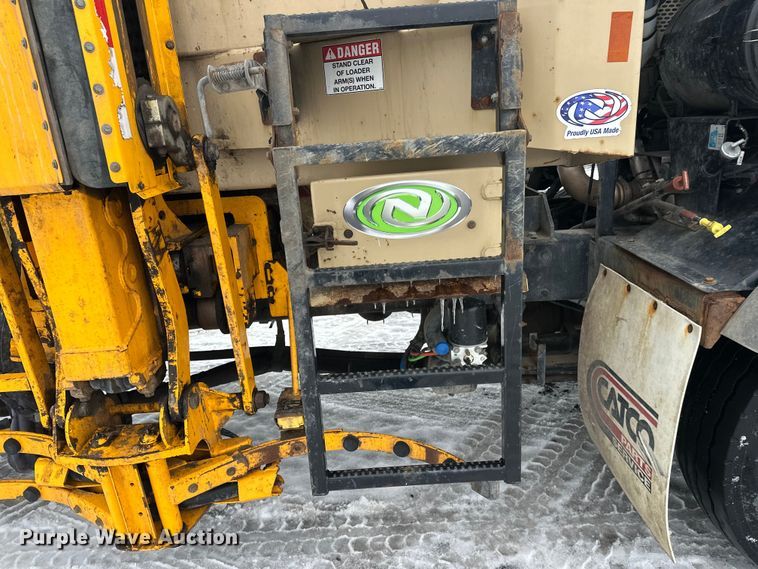 image for item FK0061 2017 Peterbilt PB320 refuse truck